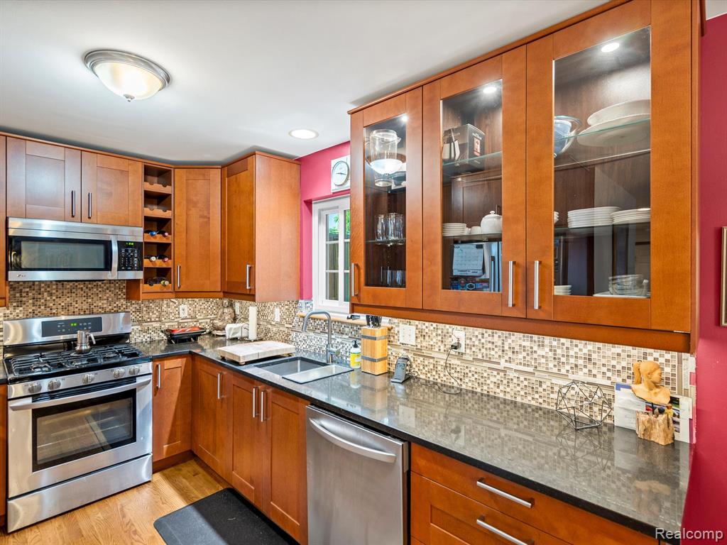 62 S WASHINGTON Street, Lake Orion, MI 48362 — Photo 12