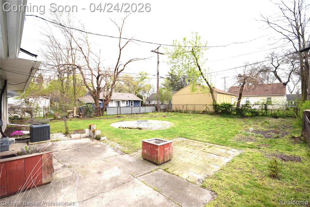 10311 Saratoga Street, Oak Park, MI 48237 — Photo 21