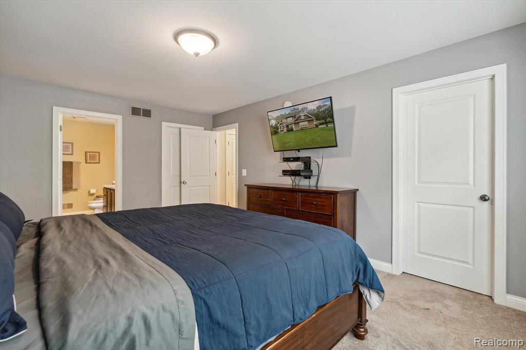 8378 MEADOW CREEK Lane, Pinckney, MI 48169 — Photo 18