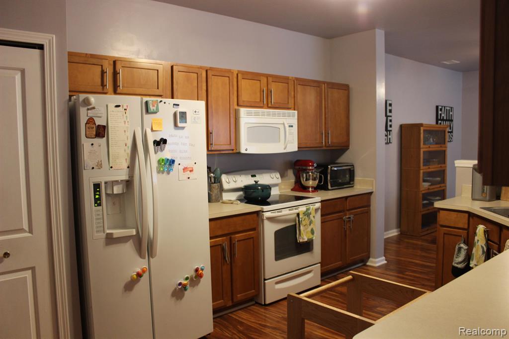 47640 PEMBROKE Drive, Canton, MI 48188 — Photo 8