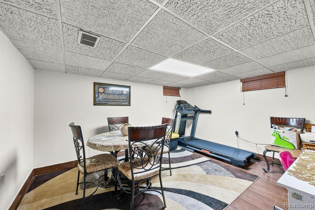 7716 W MORROW Circle, Dearborn, MI 48126 — Photo 35