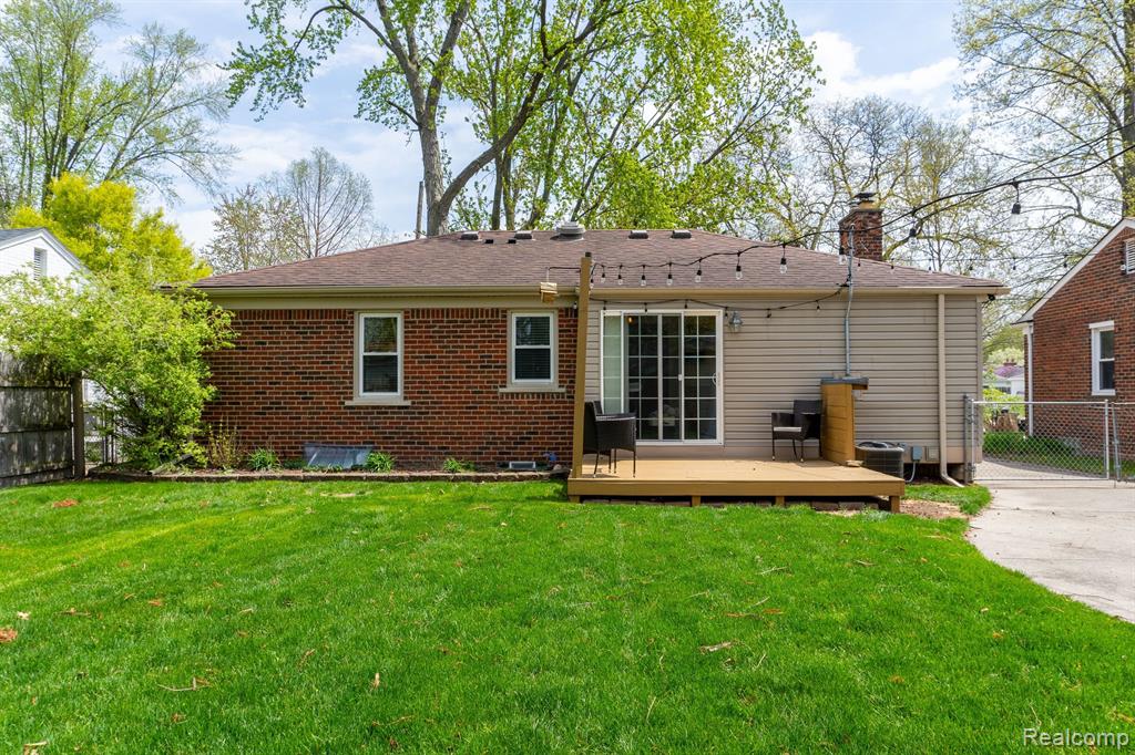 9611 ROSELAND Street, Livonia, MI 48150 — Photo 2