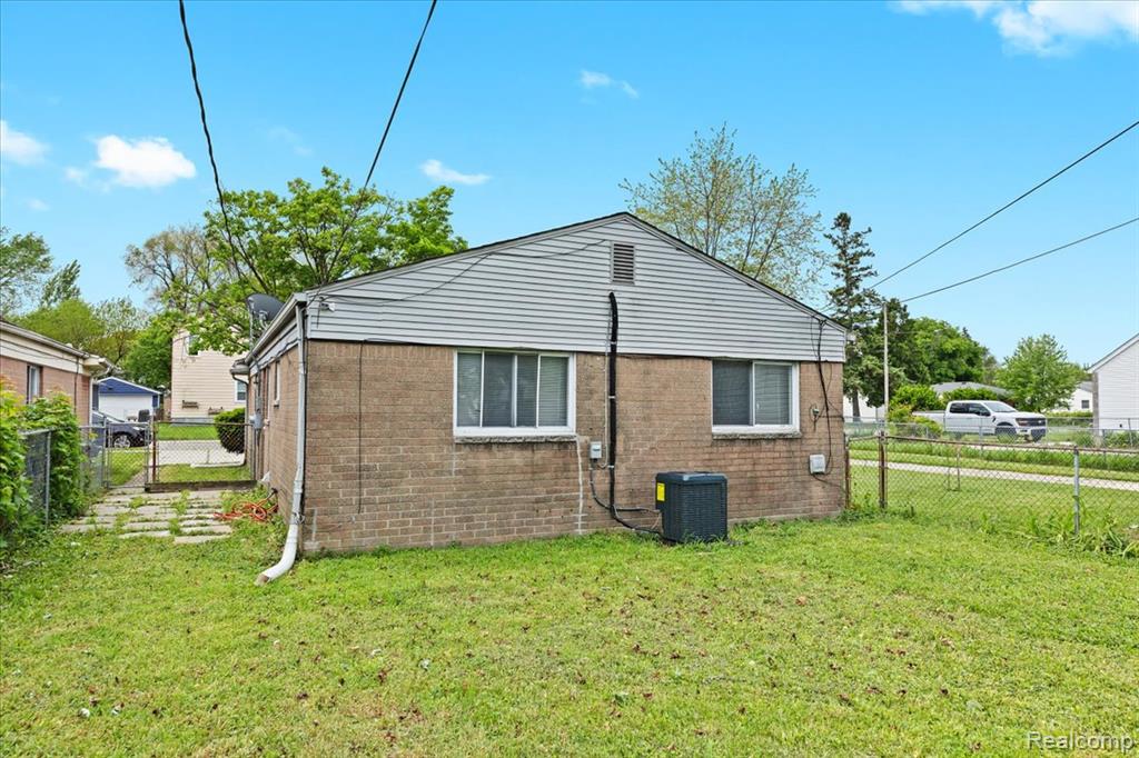 8111 Timken Avenue, Warren, MI 48089 — Photo 16