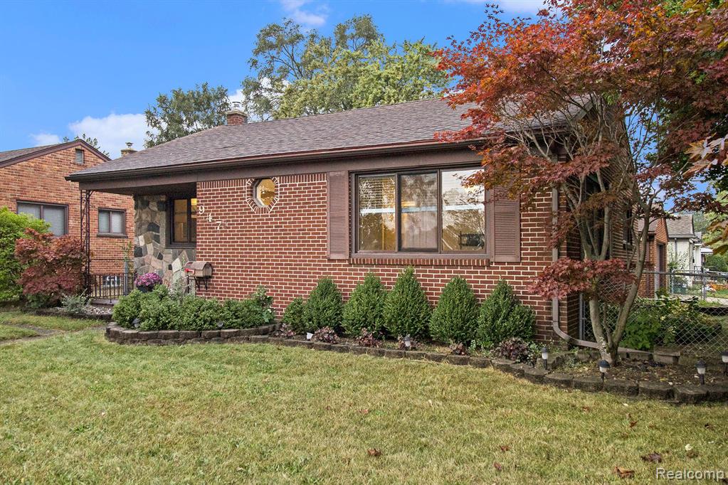 947 N Main Street, Clawson, MI — Photo 2