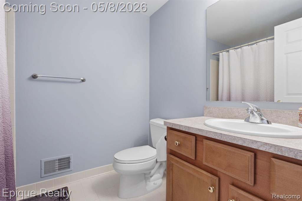 753 Woodhaven Drive, Commerce Twp, MI 48390 — Photo 32