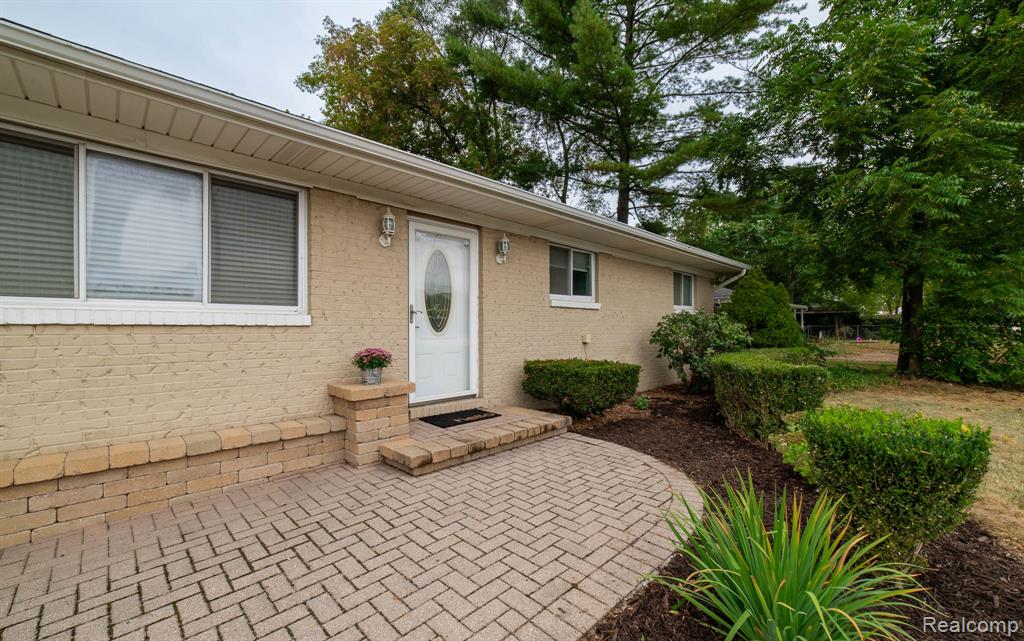 46555 Dequindre Road, Rochester Hills, MI 48307 — Photo 2