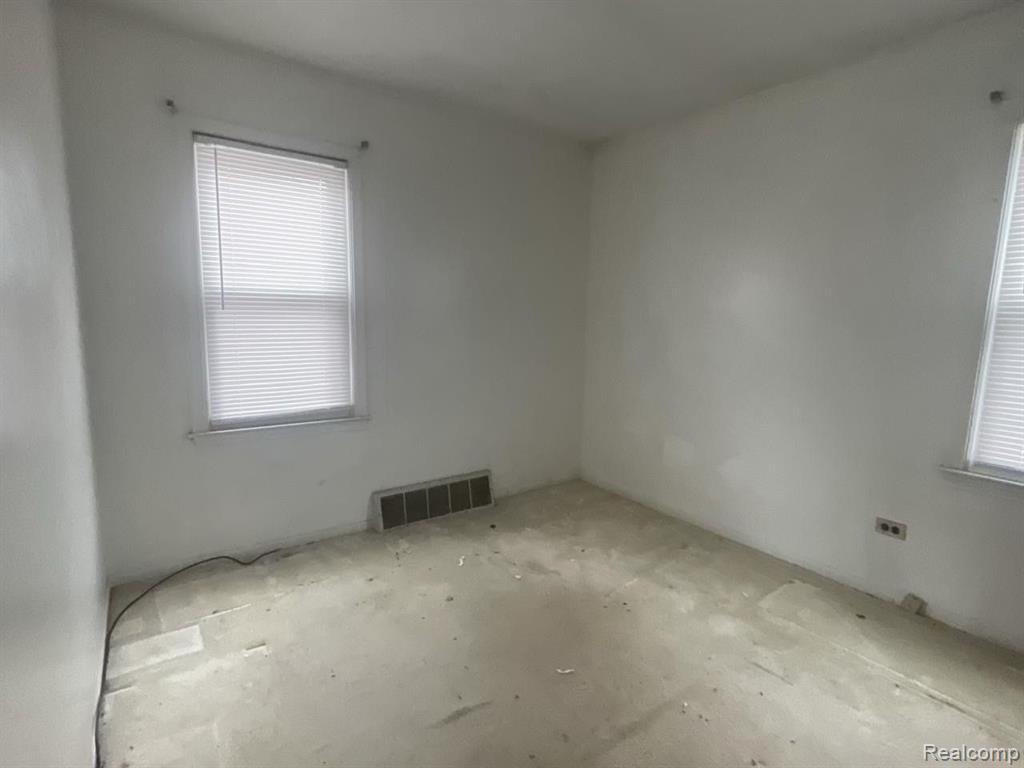 9115 ROSELAWN Street, Detroit, MI 48204 — Photo 4
