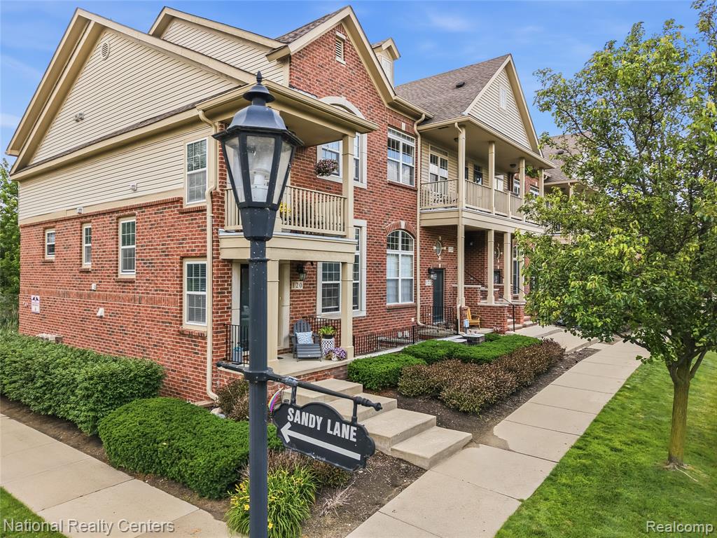 128 Sandy Lane, Walled Lake, MI 48390 — Photo 10