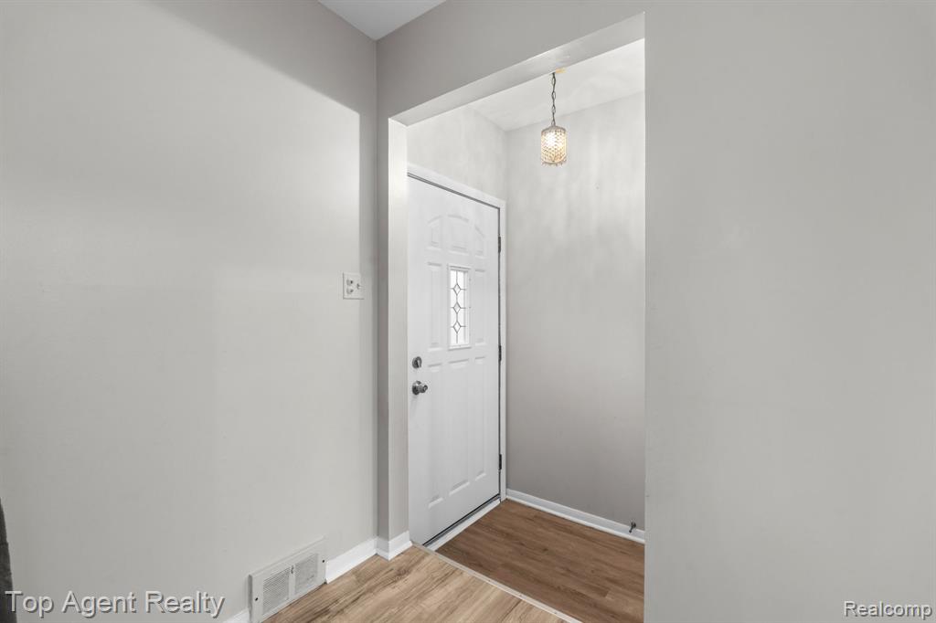 9001 Shannon Drive, Sterling Heights, MI 48314 — Photo 9