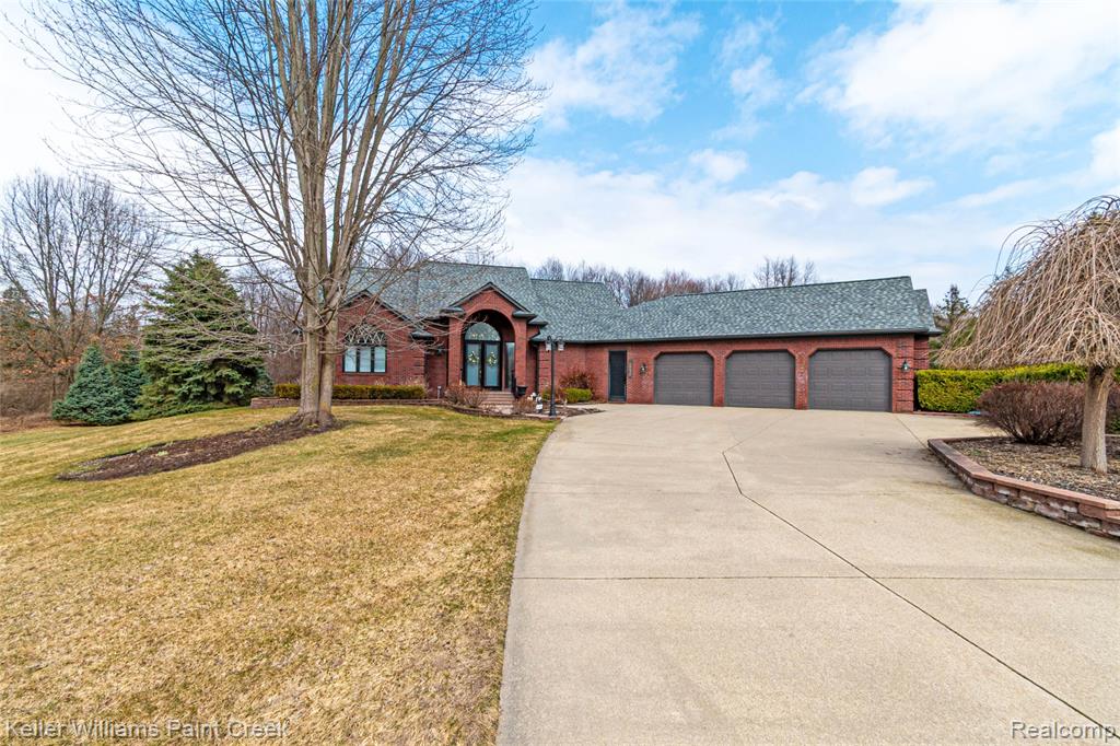 4998 Menominee Lane, Clarkston, MI 48348 — front exterior