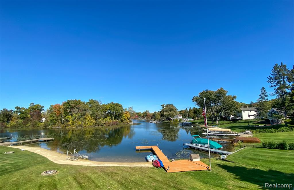 6628 Longworth Drive, Waterford, MI — Photo 2