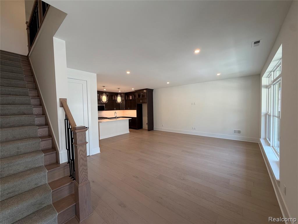 405 S Center Street - Photo 3