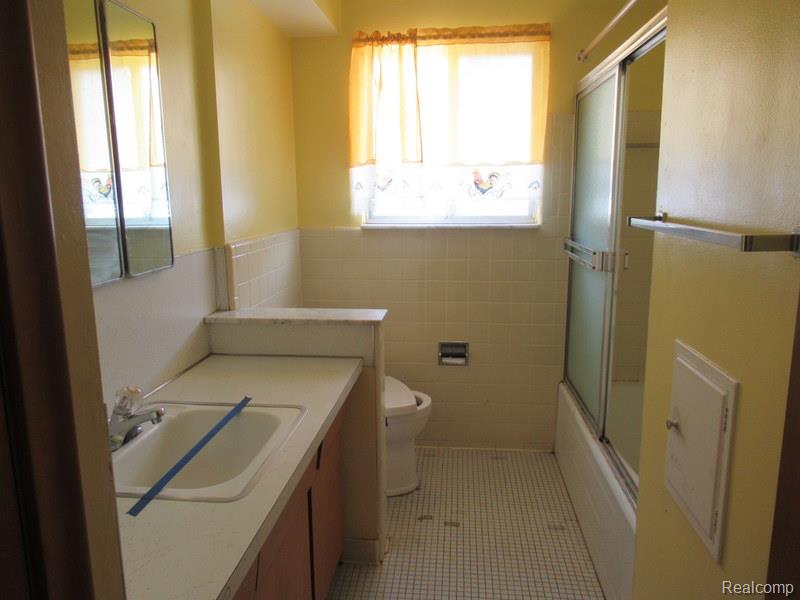 17729 Collinson Avenue, Eastpointe, MI 48021 — Photo 8