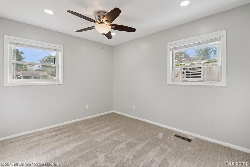6314 Woodsdale Drive, Grand Blanc, MI 48439 — Photo 21