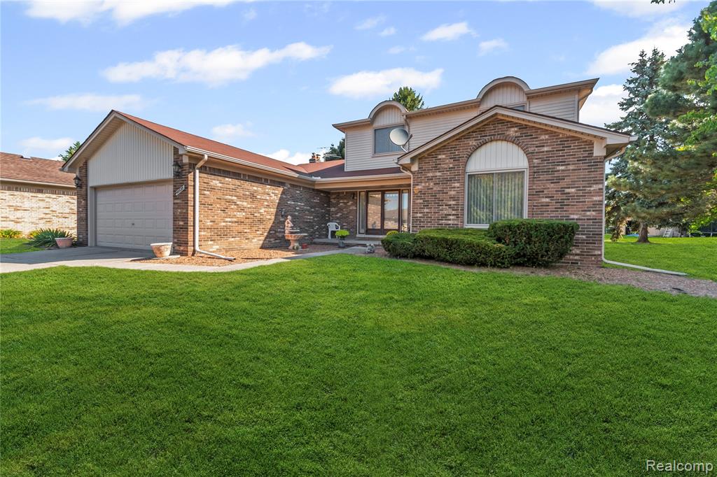 40538 Woodside Drive, Clinton Twp, MI 48038 — Photo 2