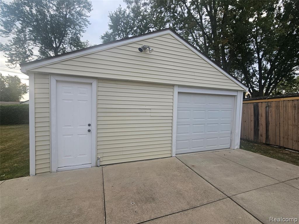 535 Lytle Place, Garden City, MI — Photo 38