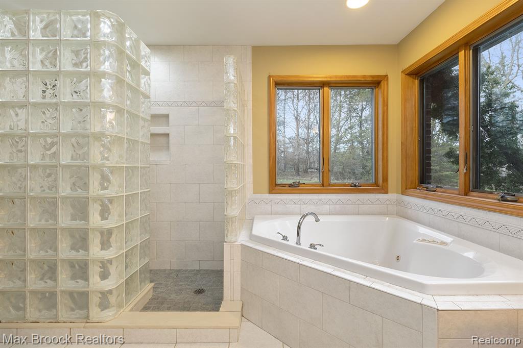 6426 OAK GROVE Road, Howell, MI 48855 — Photo 24