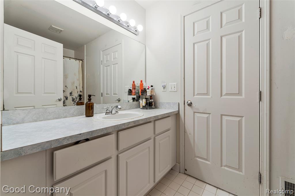 4742 Maddie Lane, Dearborn, MI 48126 — Photo 33