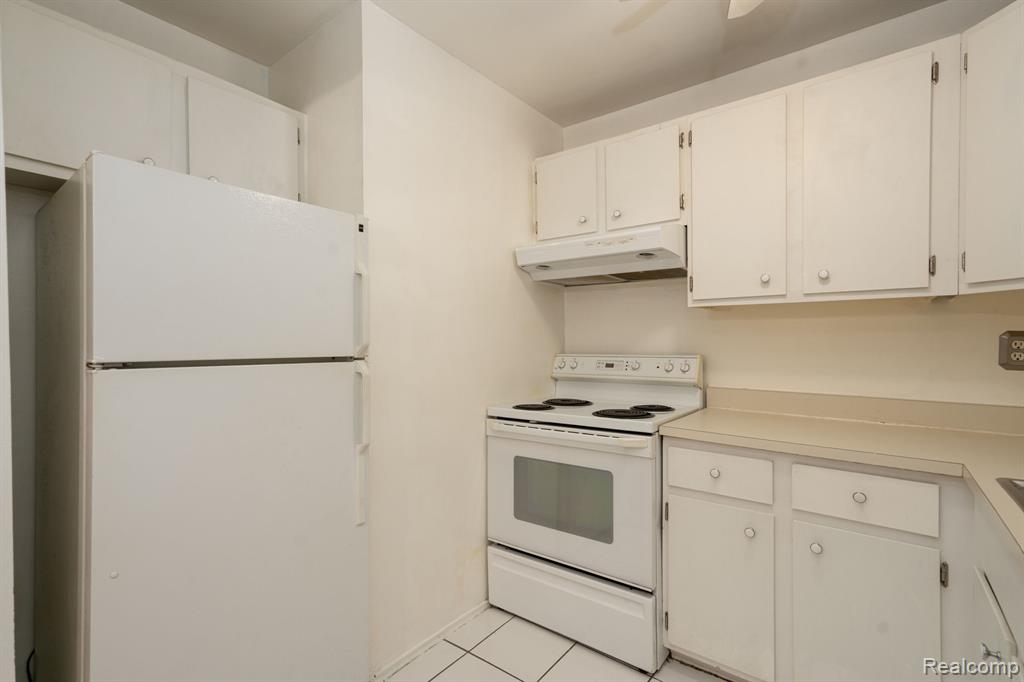 4909 Crooks Road, D4, Royal Oak, MI 48073 — Photo 9