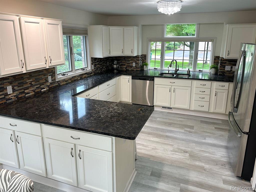 1439 DARNEL Drive, Brighton, MI 48116 — Photo 5
