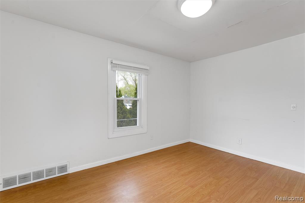 3318 Wakefield Road, Berkley, MI 48072 — Photo 9