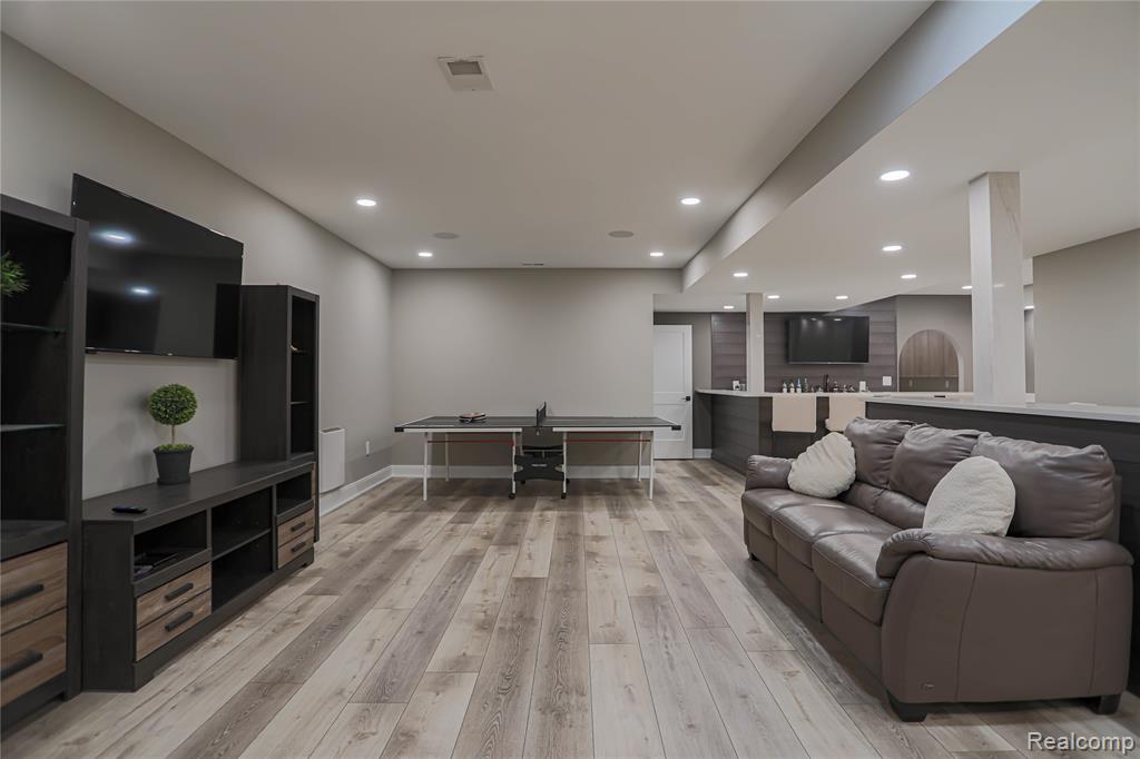 55761 Timbers Edge Drive, Shelby Twp, MI 48316 — Photo 33