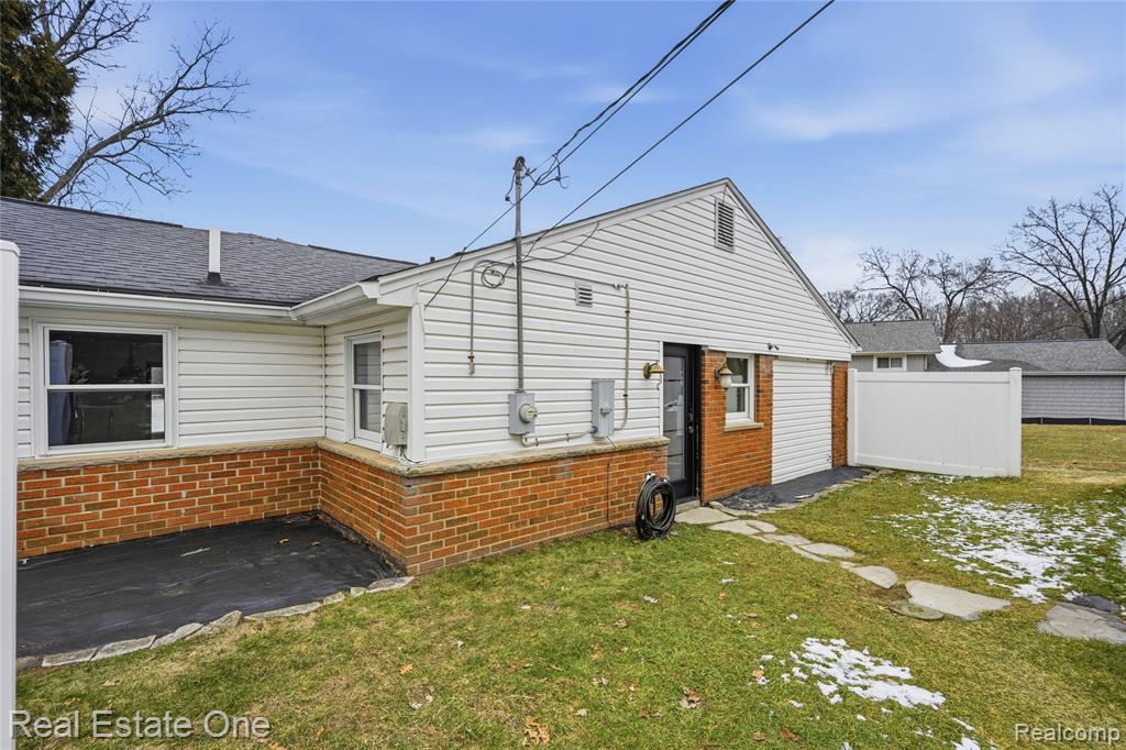 10428 King Road, Davisburg, MI 48350 — Photo 8