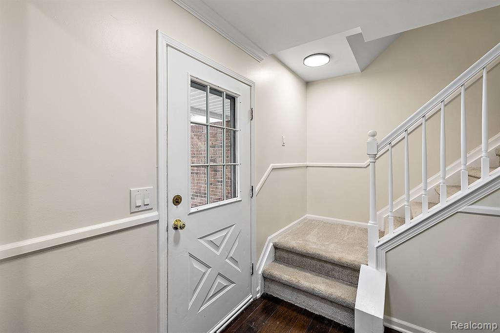 708 Oak View Ln, Milford, MI 48381 — Photo 25