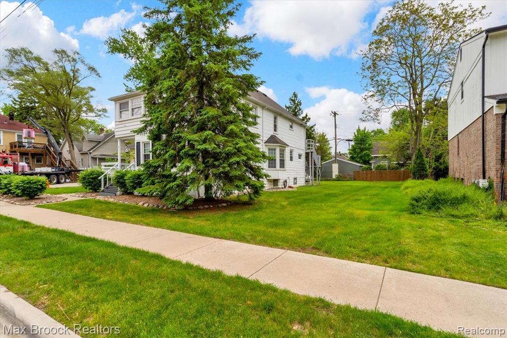 417 W Lincoln Avenue, Royal Oak, MI 48067 — Photo 9