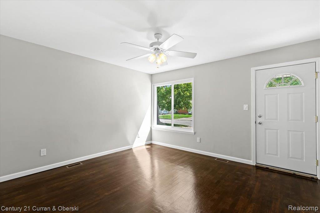 4474 HARDING Street, Dearborn Heights, MI 48125 — Photo 11