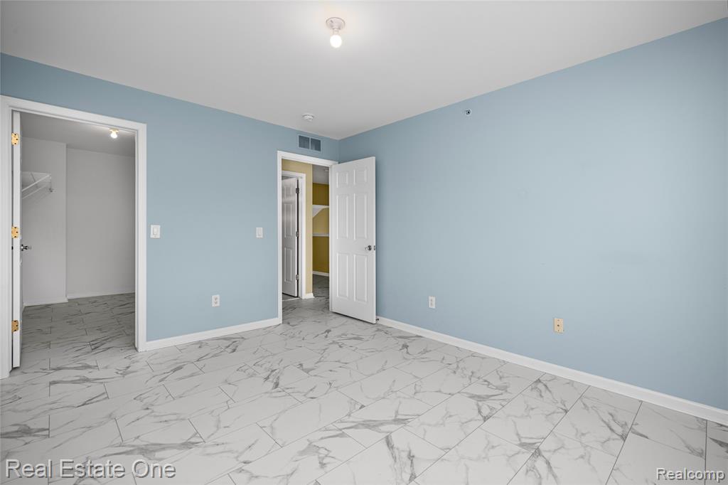 160 Sandy Lane, Walled Lake, MI 48390 — Photo 46