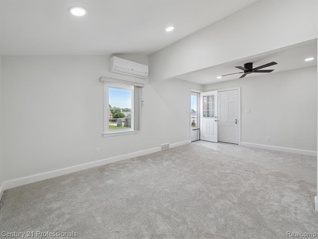 21120 Halsted Road, Farmington Hills, MI 48167 — Photo 33
