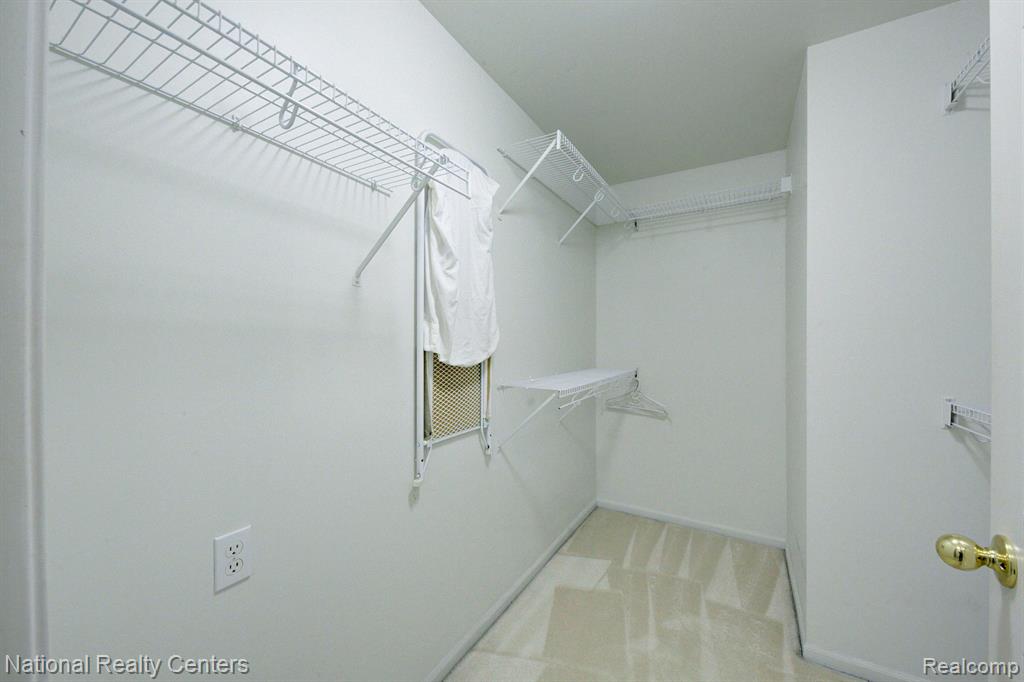 6104 JASMINE Drive, Walled Lake, MI 48390 — Photo 25