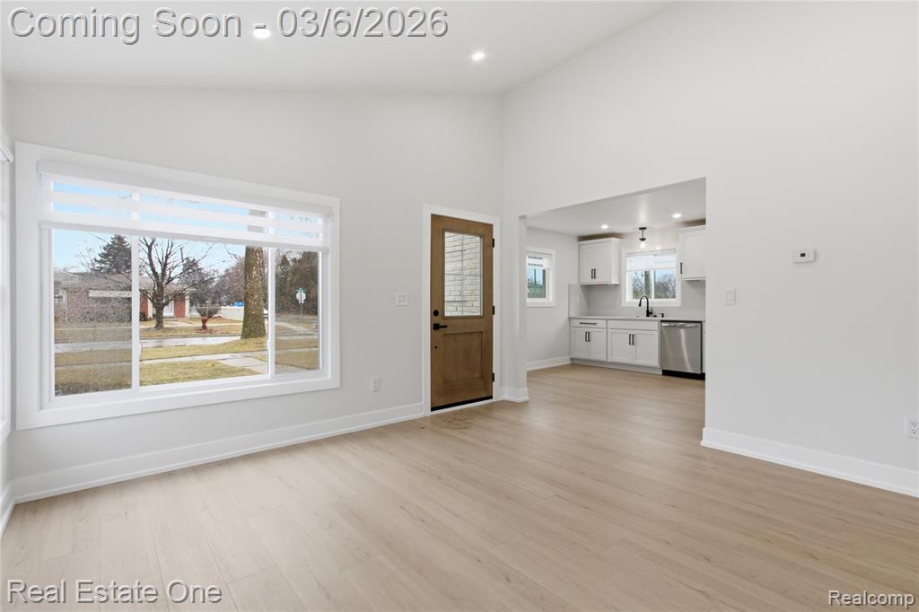 5008 McKinley Street, Dearborn Heights, MI 48125 — Photo 2