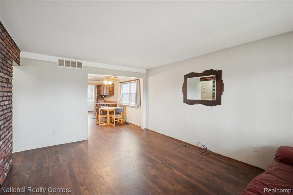 5644 Croissant Street, Dearborn Heights, MI 48125 — Photo 7