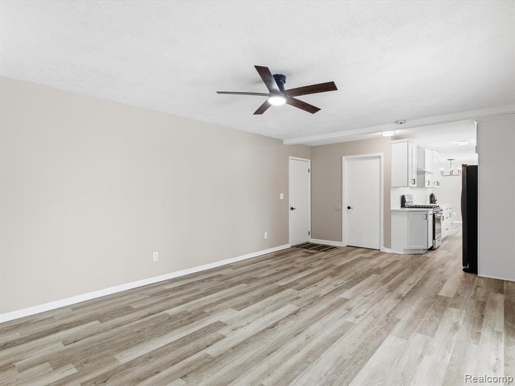 5837 Lakeshore Road, Fort Gratiot, MI 48059 — Photo 23