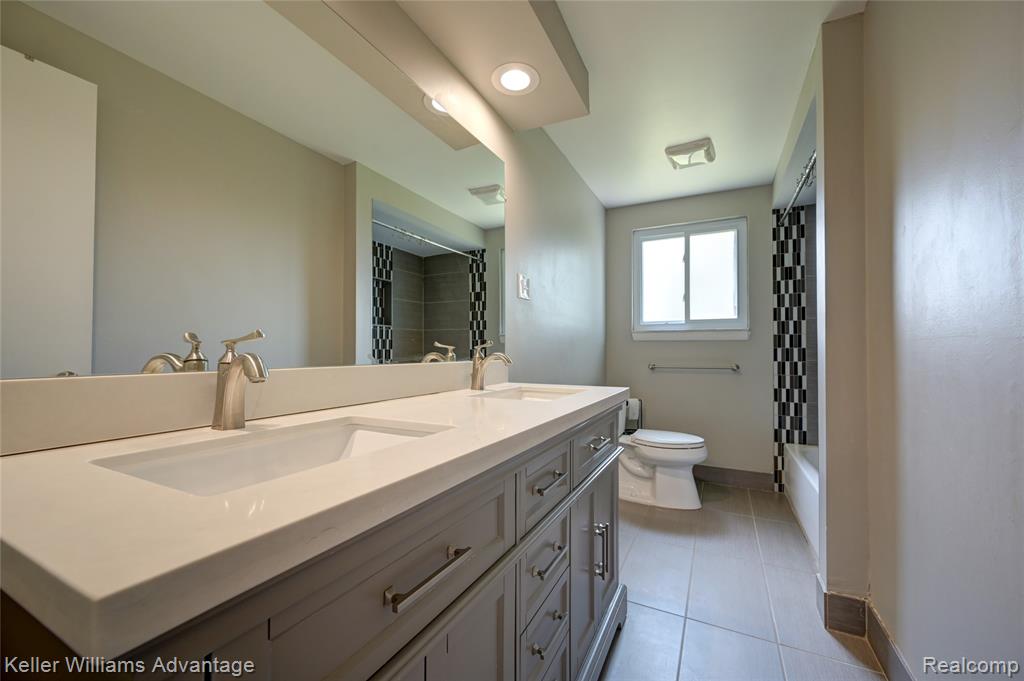 18467 Middlesex Avenue, Lathrup Village, MI 48076 — Photo 40
