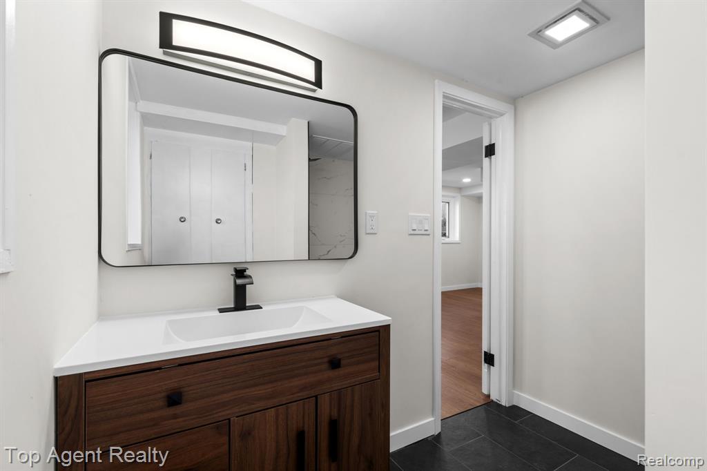 23701 Marlow Street, Oak Park, MI 48237 — Photo 22