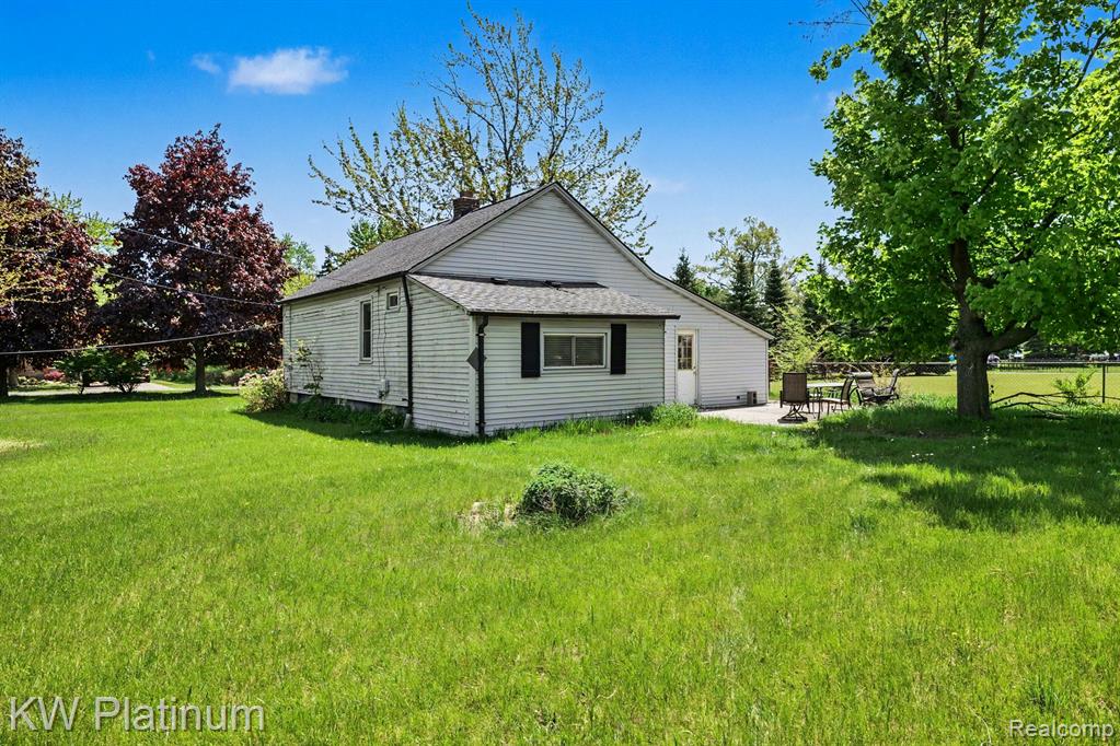 47611 Burton Drive, Shelby Twp, MI 48317 — Photo 17