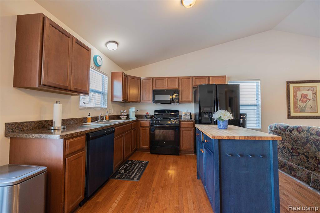 17155 Theresa Lane, New Boston, MI 48164 — Photo 11