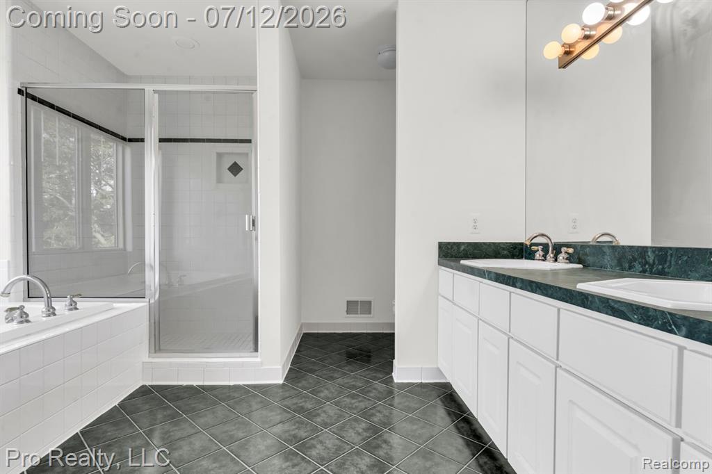 13838 Fawn Woods Court, Plymouth, MI 48170 — Photo 21