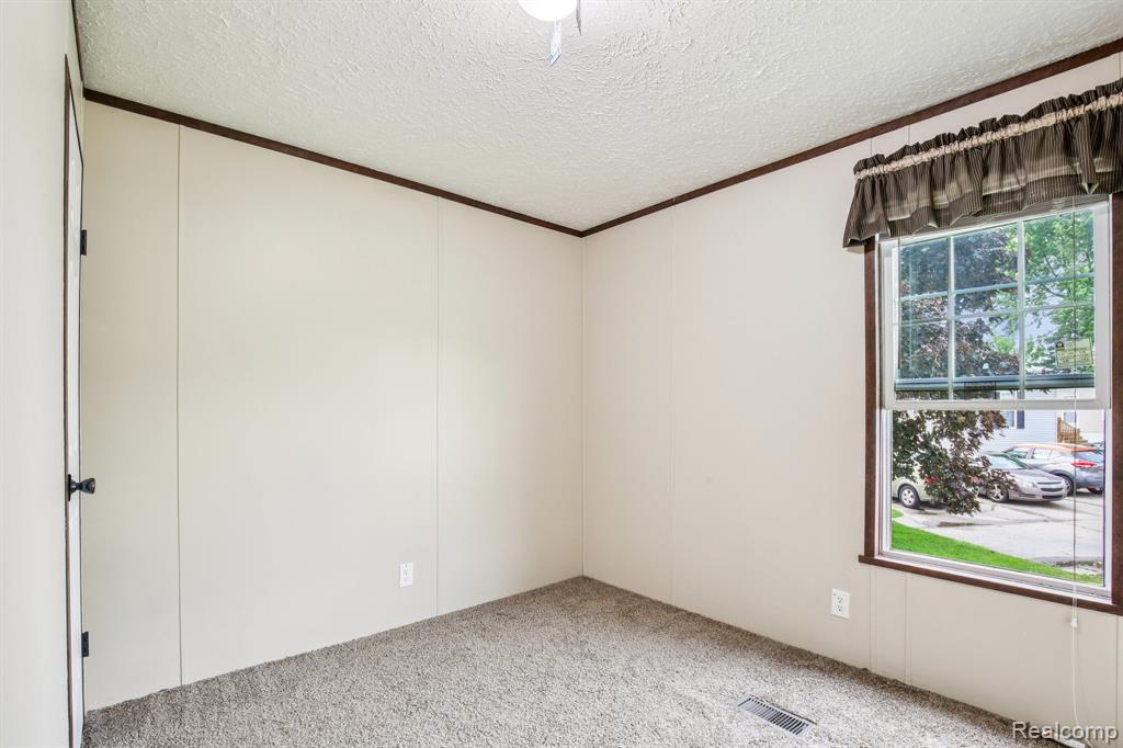 4726 Harrow Court, Sterling Heights, MI 48310 — Photo 20