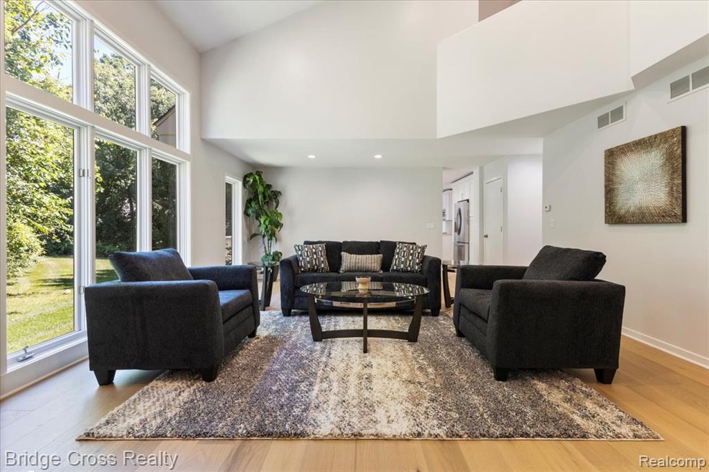 6258 Lindsay Court, West Bloomfield, MI 48324 — Photo 12