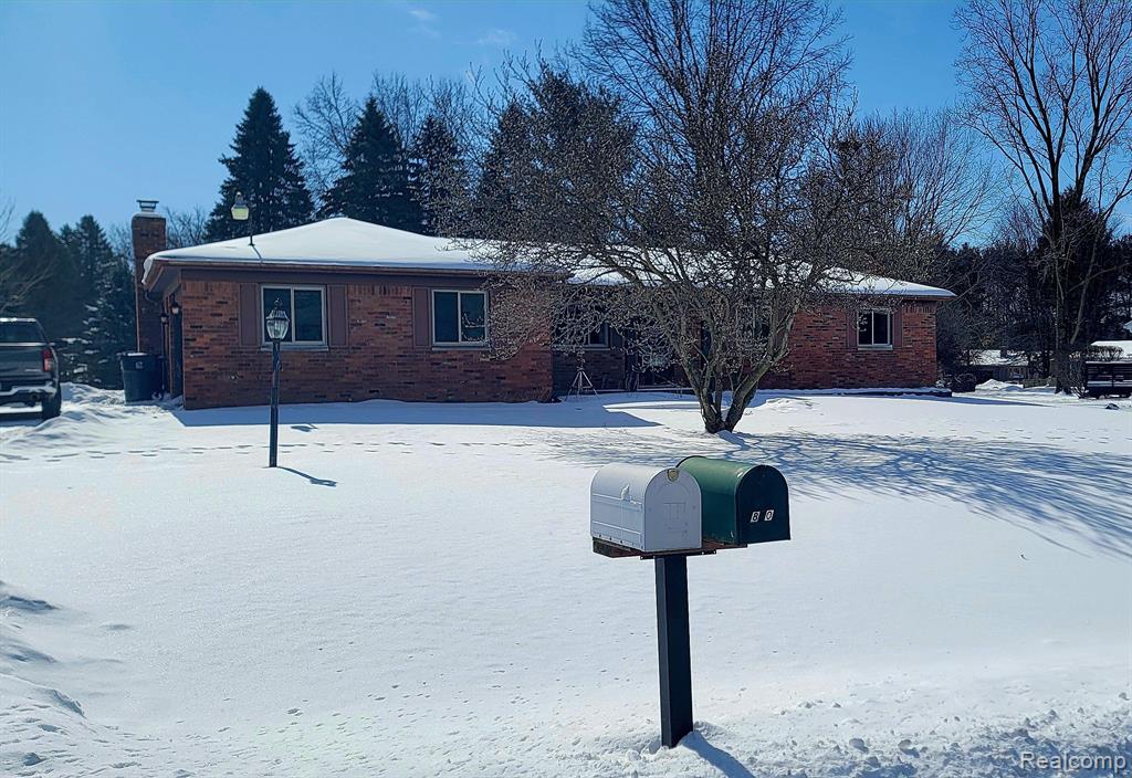 877 DEL SHER Drive, Brighton, MI 48114 — Photo 2