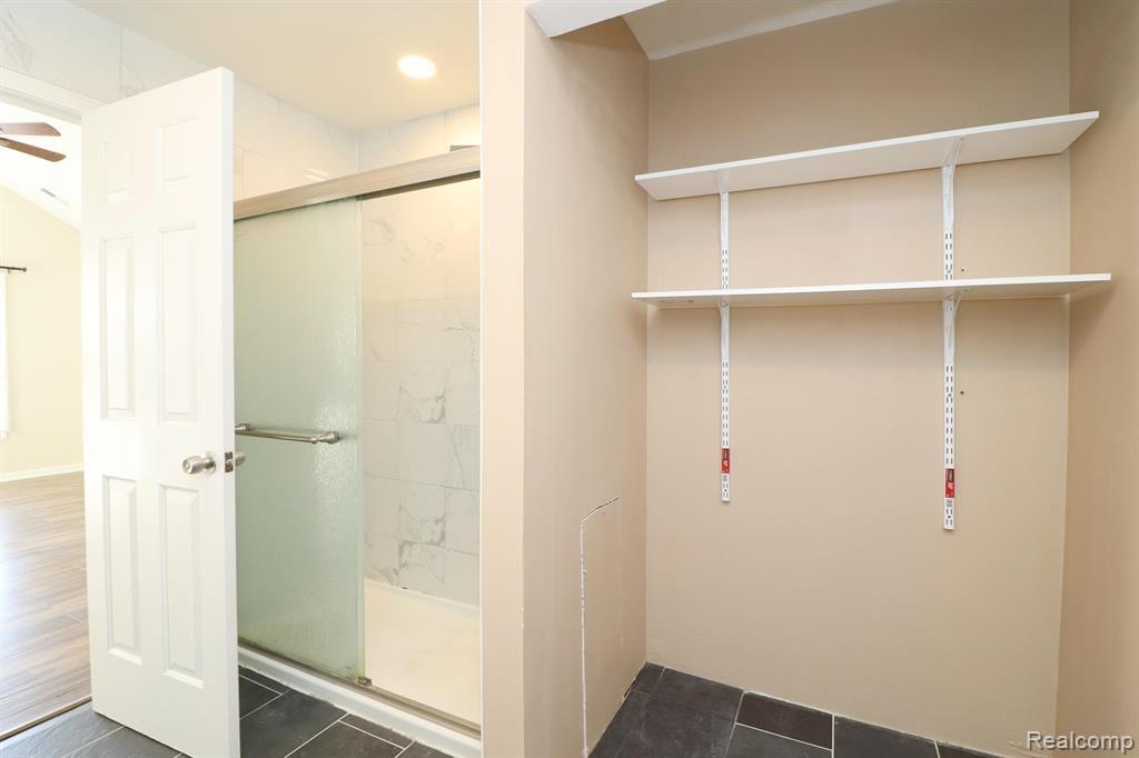 5302 ROYAL VALE Lane, Dearborn, MI 48126 — Photo 38