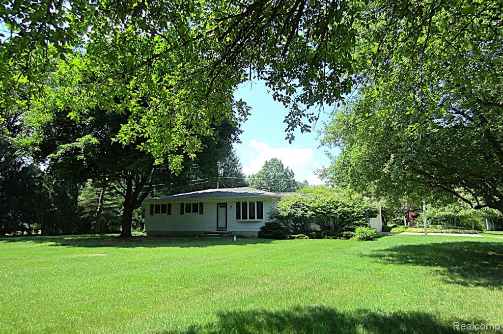 3944 Dartmouth Road, Oxford, MI 48371