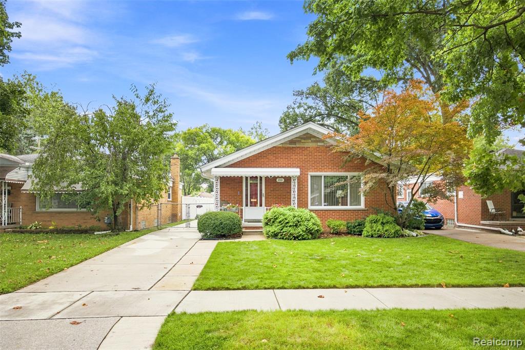 3921 Harding Street, Dearborn Heights, MI 48125