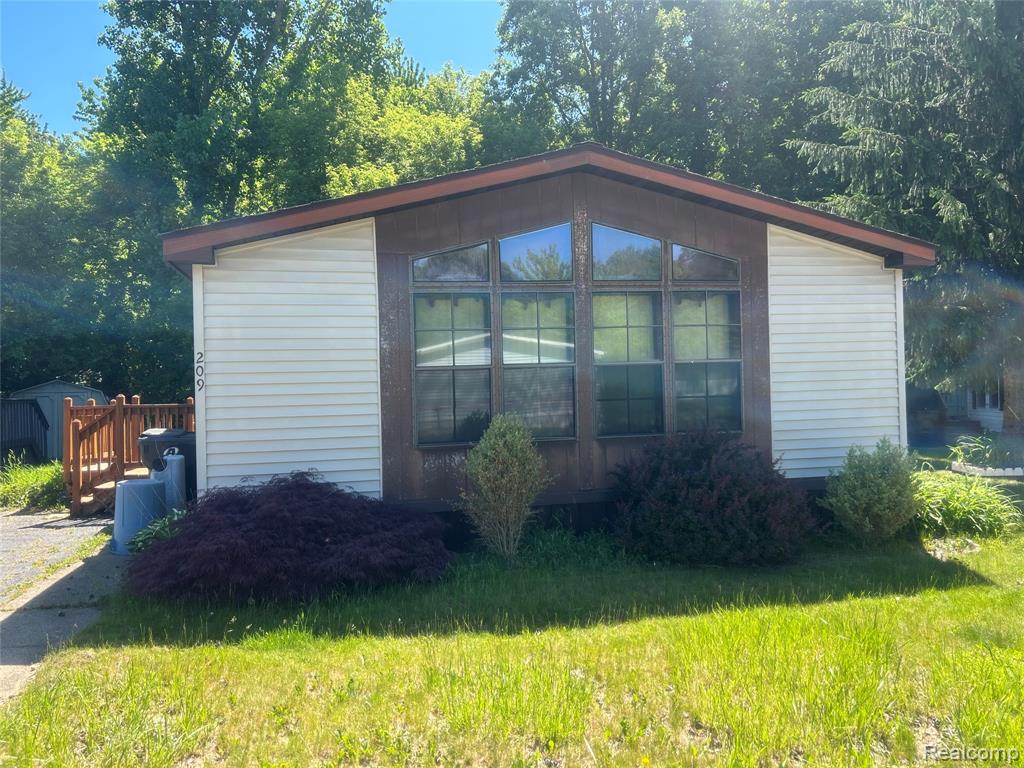 351 N. Squirrel RD, 209, Auburn Hills, MI 48326 — front exterior