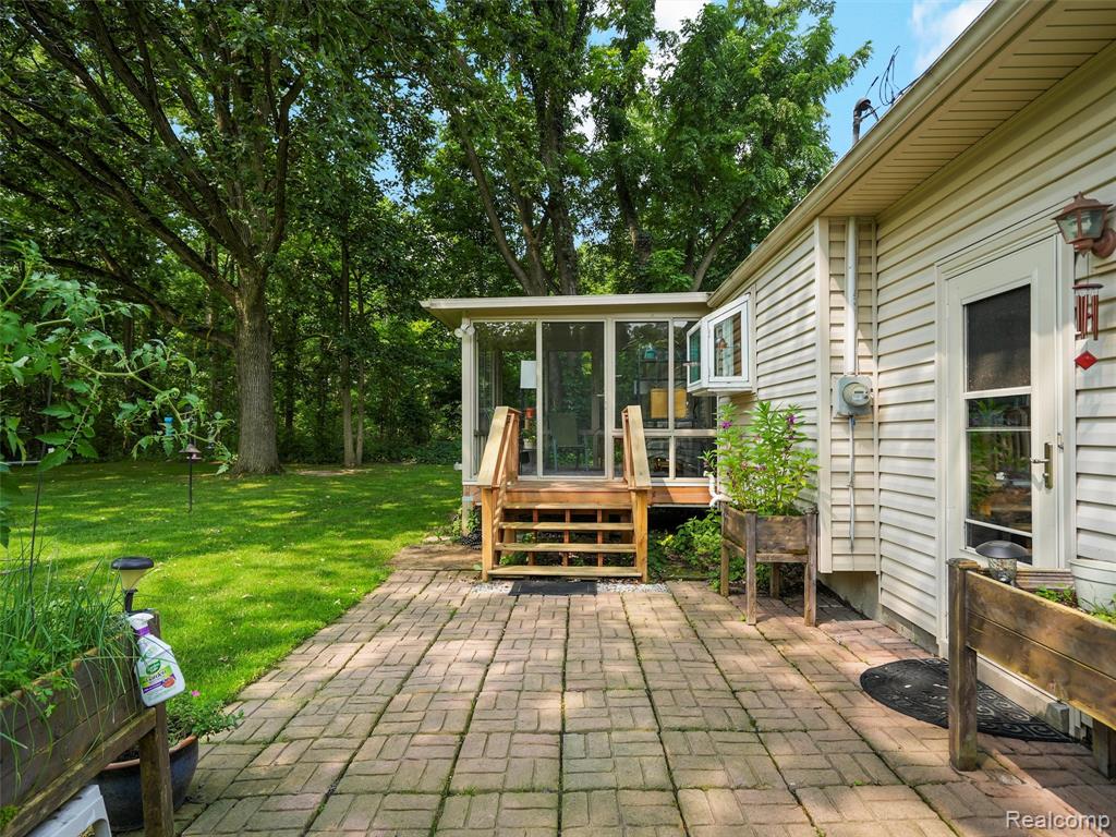 46275 W 11 Mile Rd, Novi, MI — Photo 20