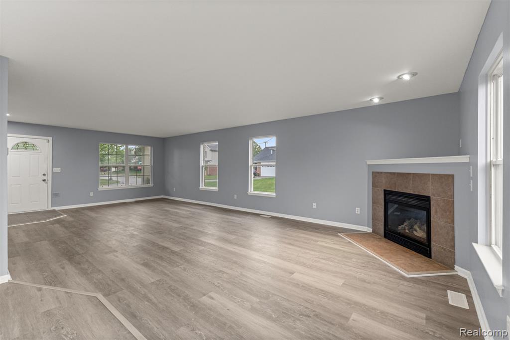 10913 Edlie Circle, Dearborn Heights, MI 48214 — Photo 8